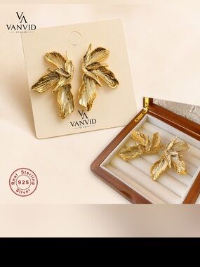 Gold Leaf Statement Earrings - Floral Sculpted Drop
